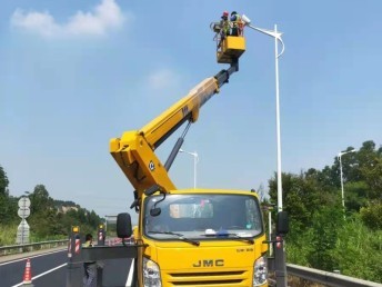 巴中平昌高空作業(yè)車出租 路燈車出租 節(jié)假日不休