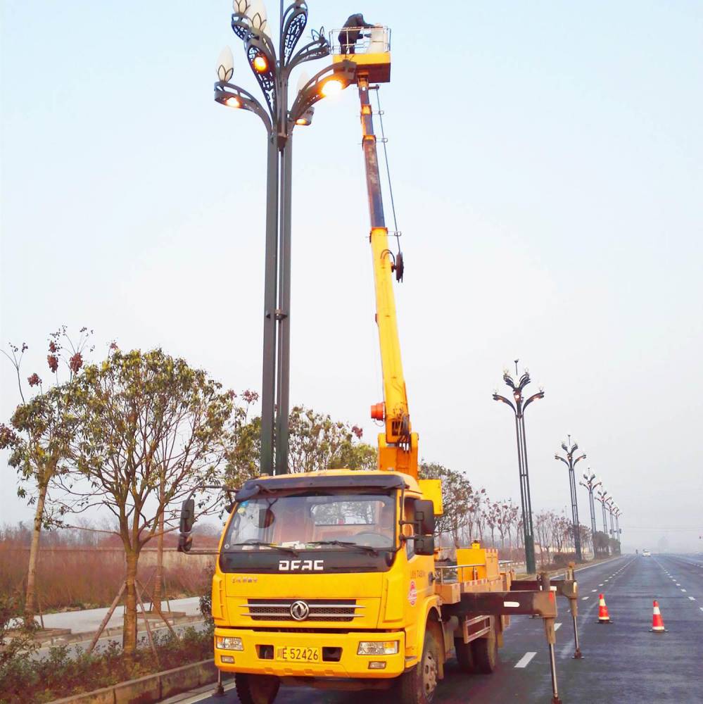 【雅安車載高空作業車出租,外墻建設,園林修剪,路燈維修專業服務圖片